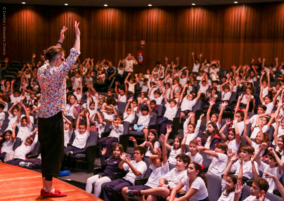 Enchanting German with magician Tobias Campoverde